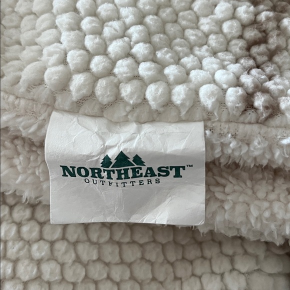 Elegant Beige Plaid Throw Blanket - Picture 5 of 6